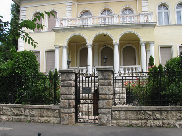 nagykövetség főbejáratának felújítása